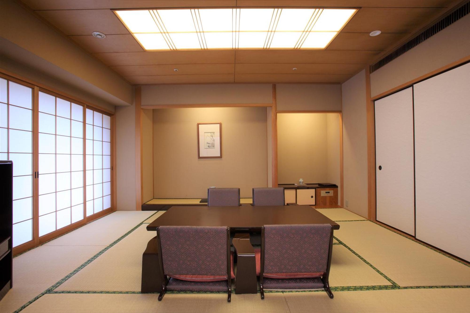 Hotel Okura Jr Huis Ten Bosch Sasebo Exterior foto A Japanese-style boardroom