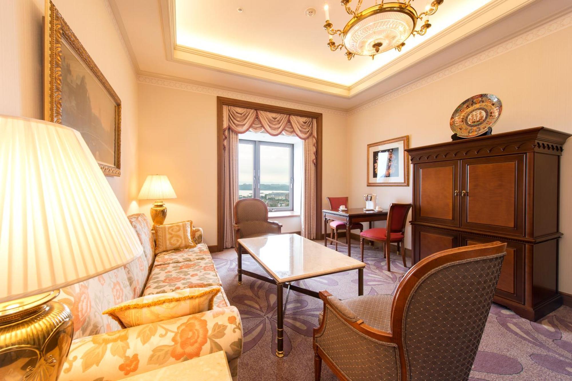 Hotel Okura Jr Huis Ten Bosch Sasebo Exterior foto A suite at the hotel