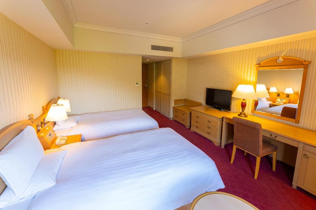 Hotel Okura Jr Huis Ten Bosch Sasebo Exterior foto A room at the hotel